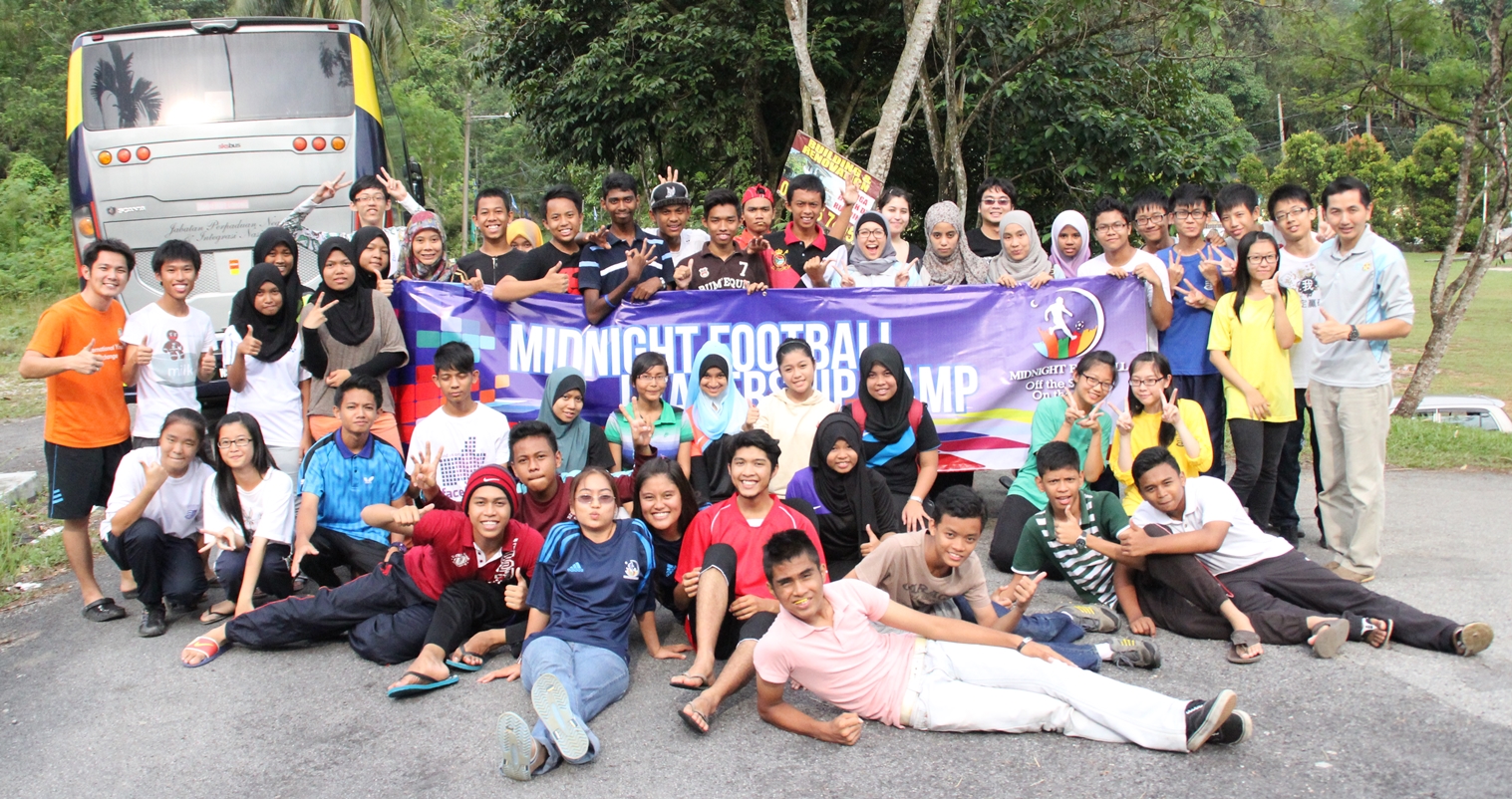 3rd Edition of MF youngsters having a light moment and a group photo session with the facilitators from GPF Malaysia after a leadership camp at Nur Sungai Merab, Kajang.