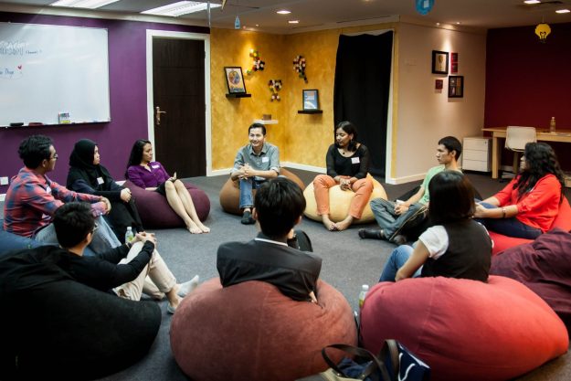 Global Peace, Participant listening attentively to Dr. Teh’s inspiring words