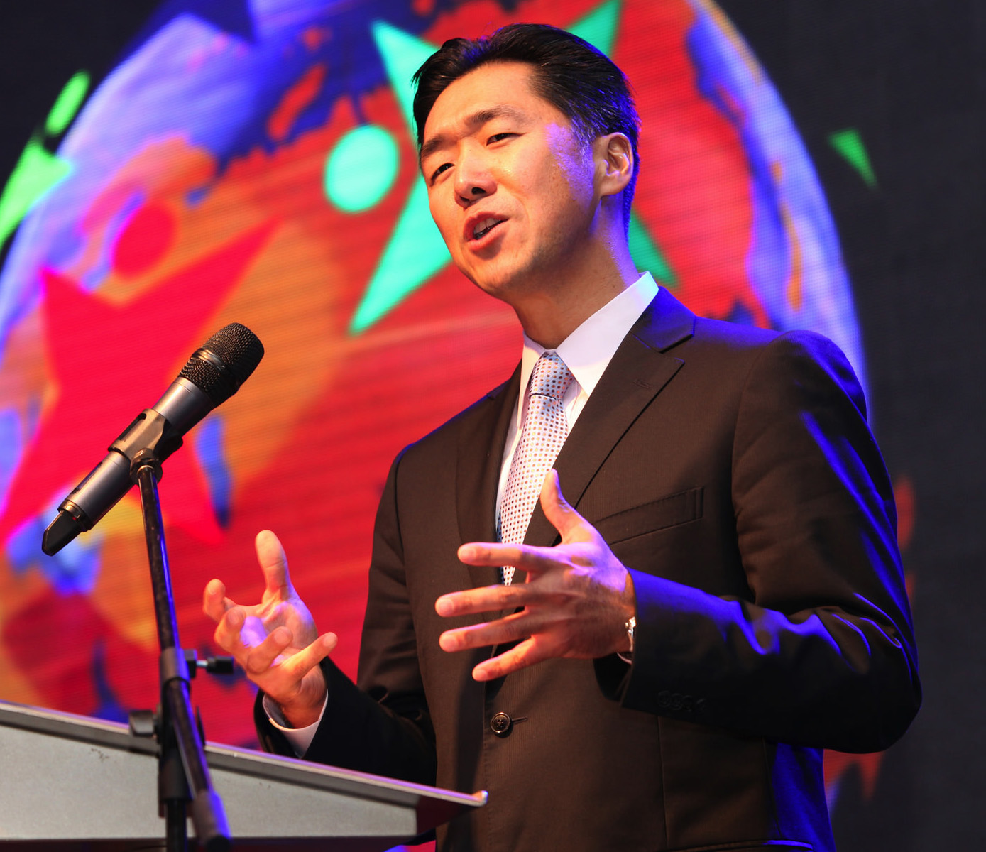 Dr. Hyun Jin Moon 2