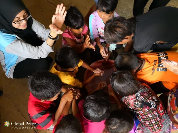 Handwashing with soap changes lives Handwashing with soap changes lives
