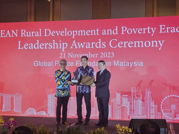 53350389919_fee403e317_c-1