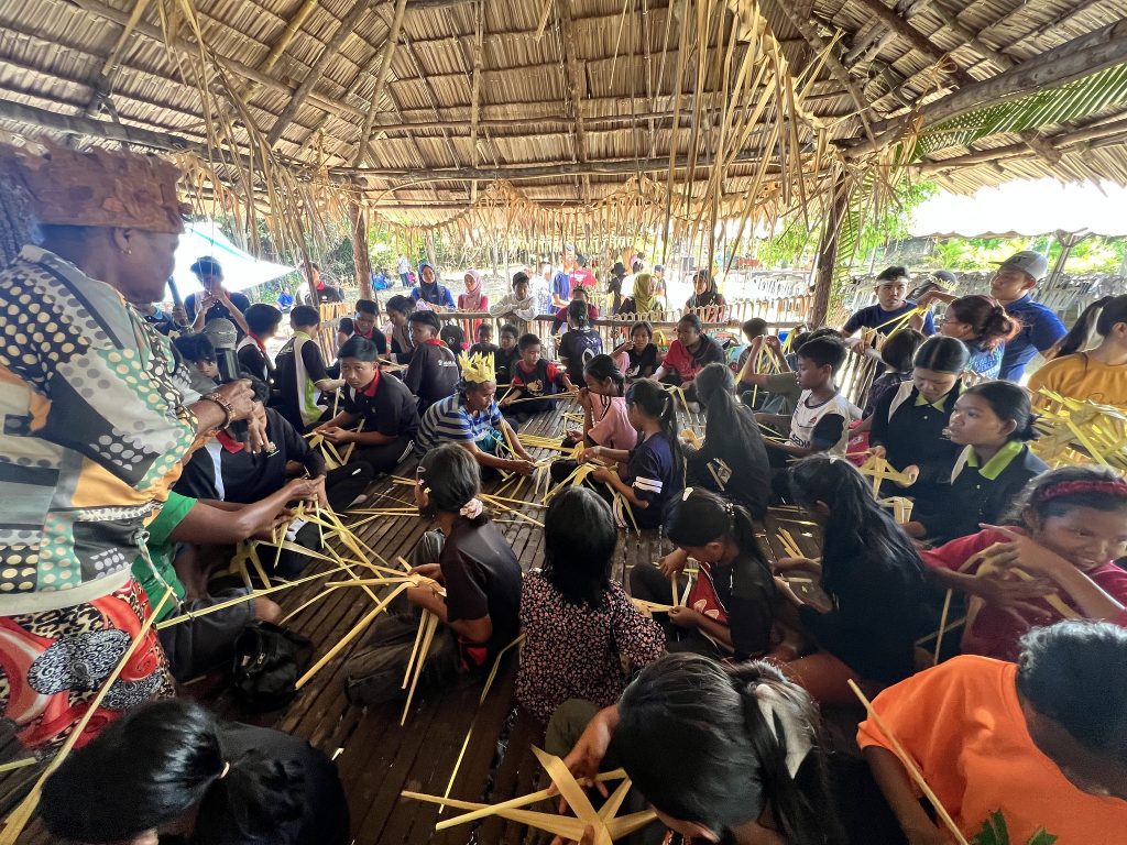 WEAVING TEMPOK